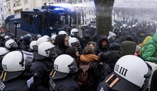 ANTIFA zablokowała kongres prawicowej AfD. Policja użyła siły