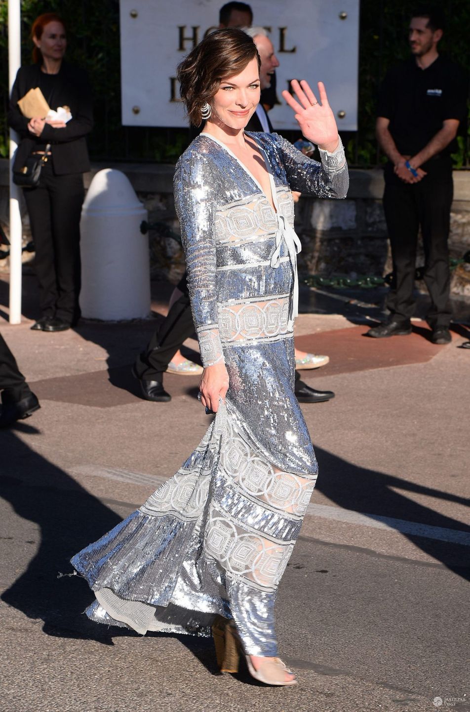 Kreacja: Elie Saab. Milla Jovovich, 23. gala amfAR, festiwal w Cannes 2016 (fot. ONS)