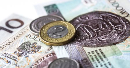 Sprzedawcy odmówią przyjęcia tych banknotów w sklepie. Po prostu straciły już ważność