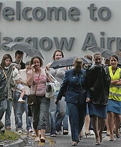 Płonący samochód uderzył w budynek lotniska w Glasgow