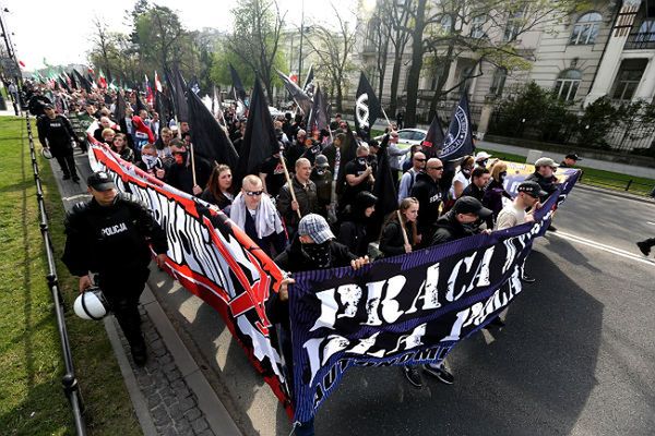 Pierwszomajowy pochód nacjonalistów w Warszawie