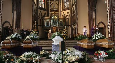 Pogrzeb rodziny, która zginęła w katowickiej katastrofie