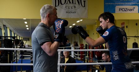 Prezydent Jaśkowiak zmierzył się w ringu z 28-latkiem, który wygrał trening na aukcji WOŚP