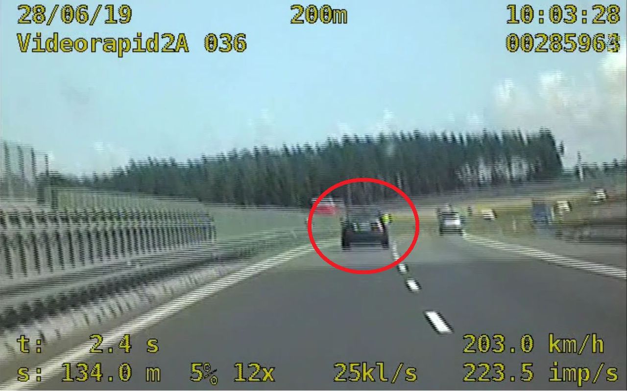 Pędził ponad 200 km/h. Policyjny pościg na autostradzie