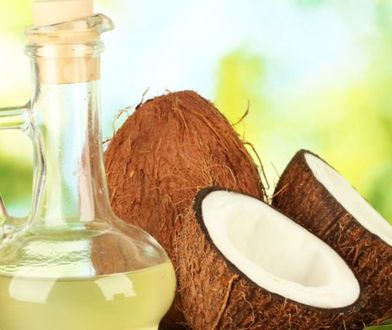 Olej kokosowy na włosy, skórę, twarz i zęby – jak działa?