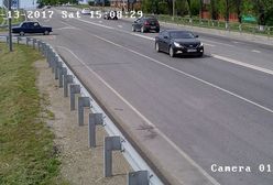 Rosja: Rowerzysta potrącony przez samochód wpadł pod koła innego pojazdu