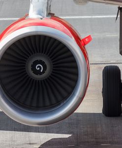 Wrzucił "na szczęście" monety do silnika samolotu. Słono za to zapłaci