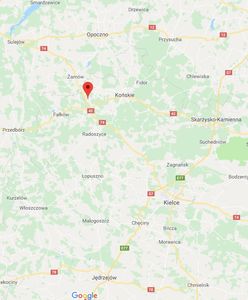 Wypadek na drodze w Świętokrzyskiem. W miejscowości Koliszowy osobówka wbiła się w ciężarówkę