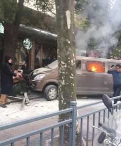 Chiny: Wjechał minivanem prosto w pieszych. 18 osób rannych