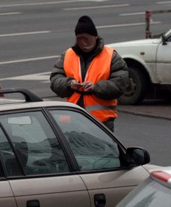 Nie dasz złotówki, porysują ci auto. Problem "parkingowych"