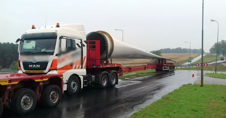 Transportowali wielki wiatrak bez zezwoleń. Łączna kara to nawet 75 tys. zł