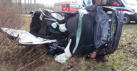 Kierowca zignorował znak "STOP" i spowodował wypadek. Nie żyje dziecko