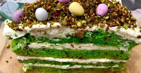 Tort pistacjowy idealny na śniadanie wielkanocne