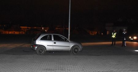 Krosno. Wiózł kolegę na masce auta. Nastolatek trafił do szpitala