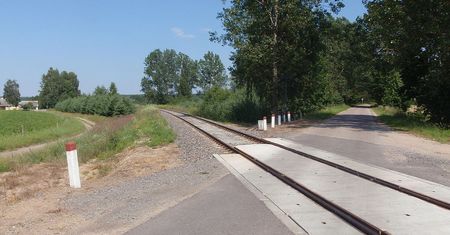 Cud, że przeżył. Pociąg staranował osobówkę