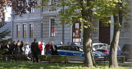 Matura 2019. Nocne patrole policji po alarmach bombowych w szkołach