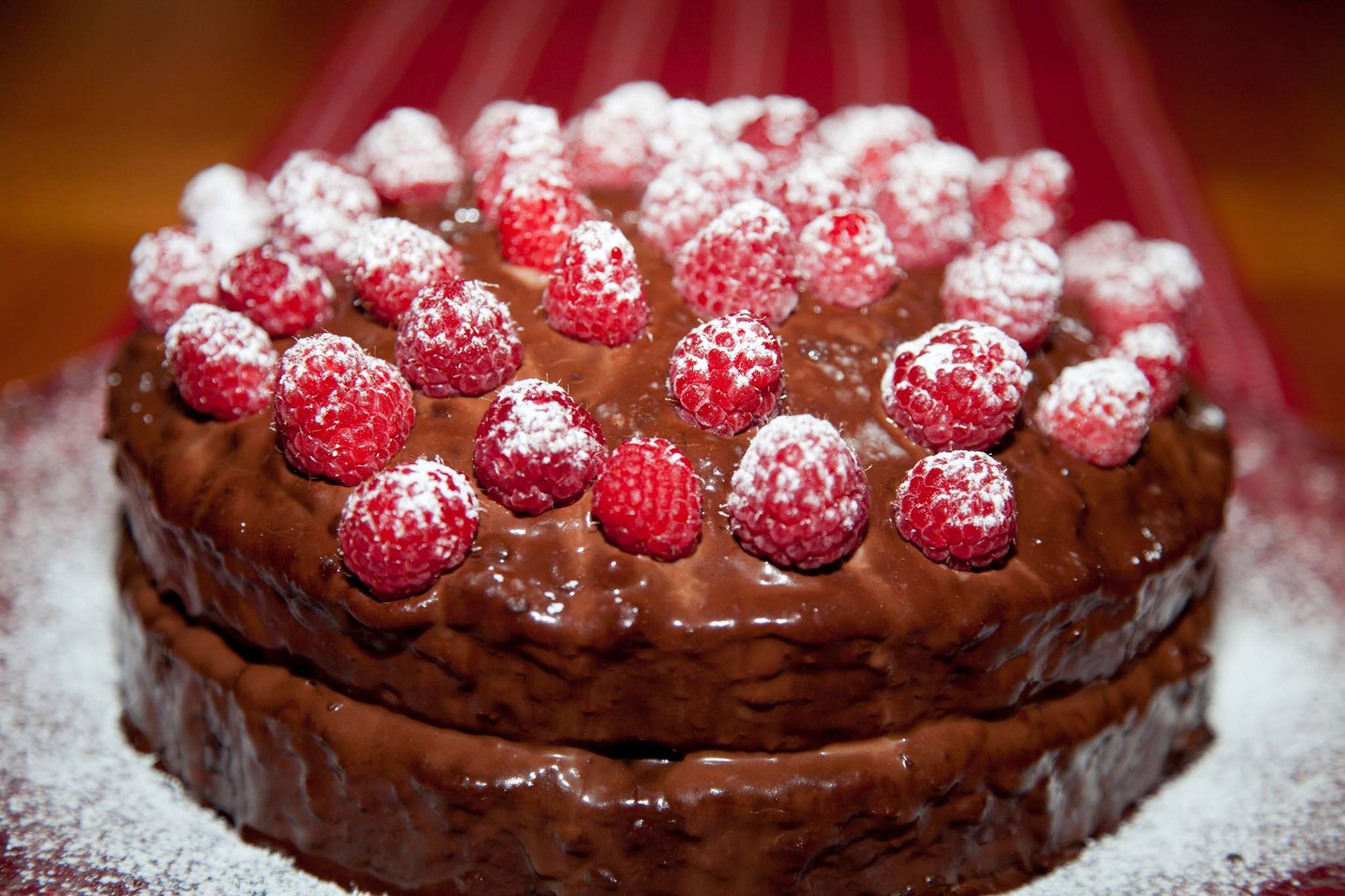 Torcik brownie z malinami