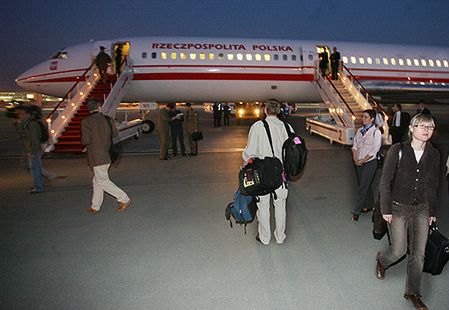 Kontroler lotów zawrócił samolot J. Kaczyńskiego