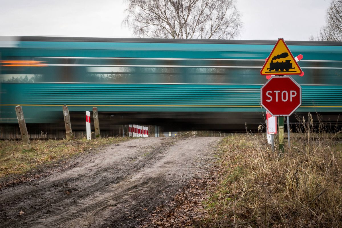 Warmińsko-mazurskie: pociąg śmiertelnie potrącił kobietę