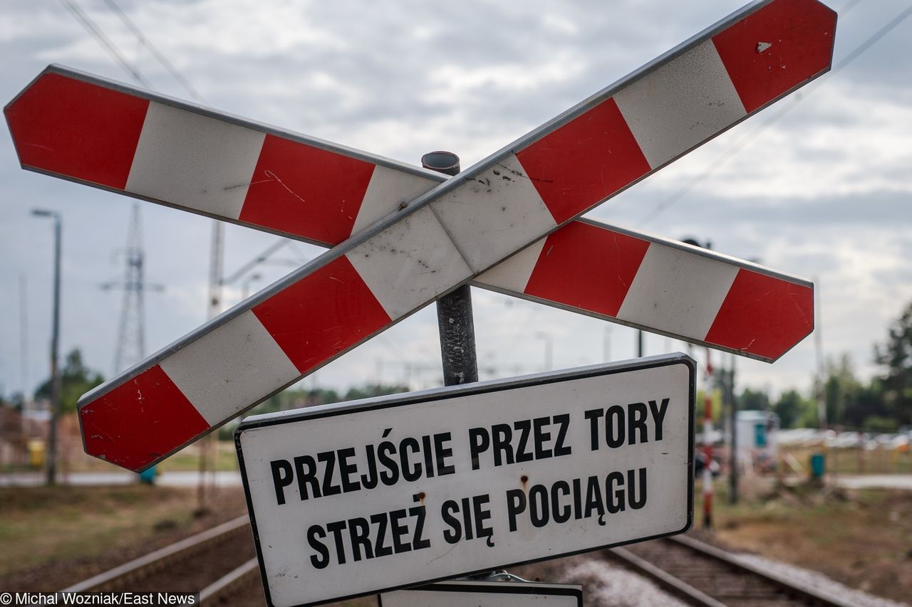 Kolejna groźna sytuacja na torach. Nie żyje młody mężczyzna