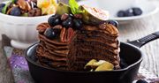 Czekoladowy tort naleśnikowy. Słodki pomysł na podwieczorek