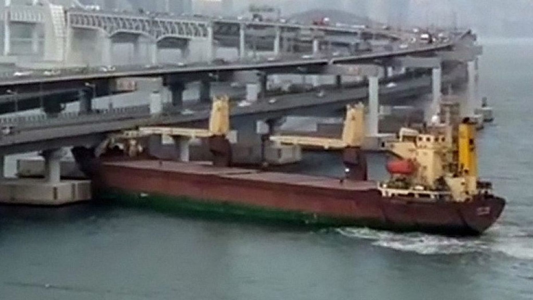 Statek uderzył w koreański most. Rosjanin był pijany
