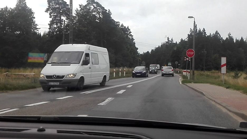 Nietypowy przejazd kolejowy znajduje się w Ełku.