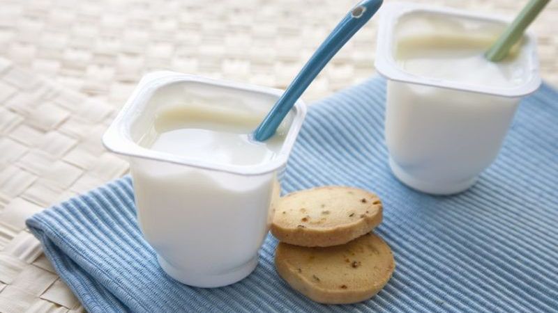 Jogurt naturalny i owocowy