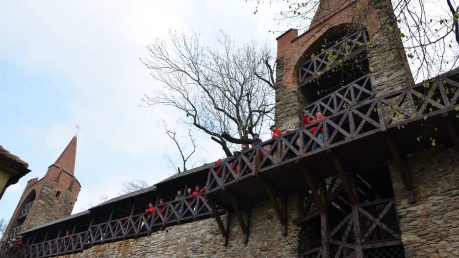 Zawalił się taras widokowy. Jedna osoba nie żyje