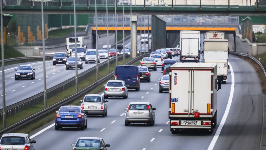 Warszawa Bemowo. Trasa S8 na poziomie ulicy Radiowej