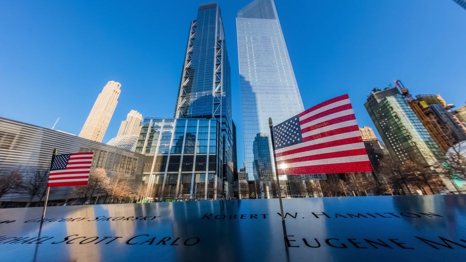 Zamach z 11 września 2001 na World Trade Center. Lech Wałęsa wspomina wydarzenia jako "jeden z najtragiczniejszych dni w historii ludzkości"