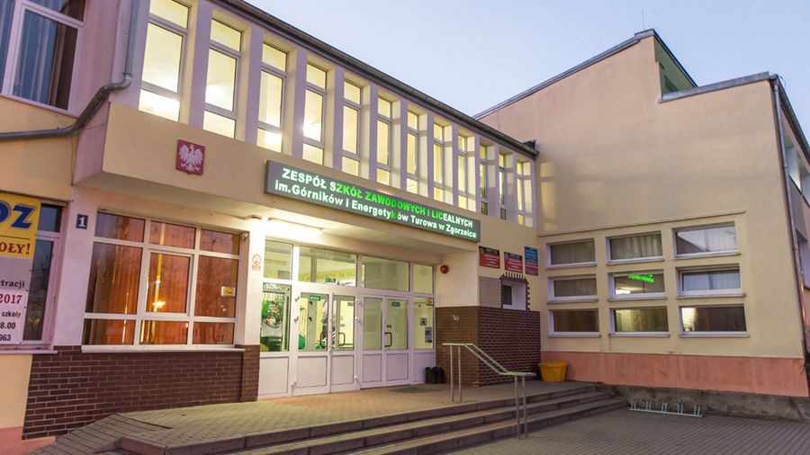 Zespół Szkół Zawodowych w Zgorzelcu. Po ewakuacji uczniów w jednym z koszy na śmieci znaleziono pojemnik po gazie pieprzowym