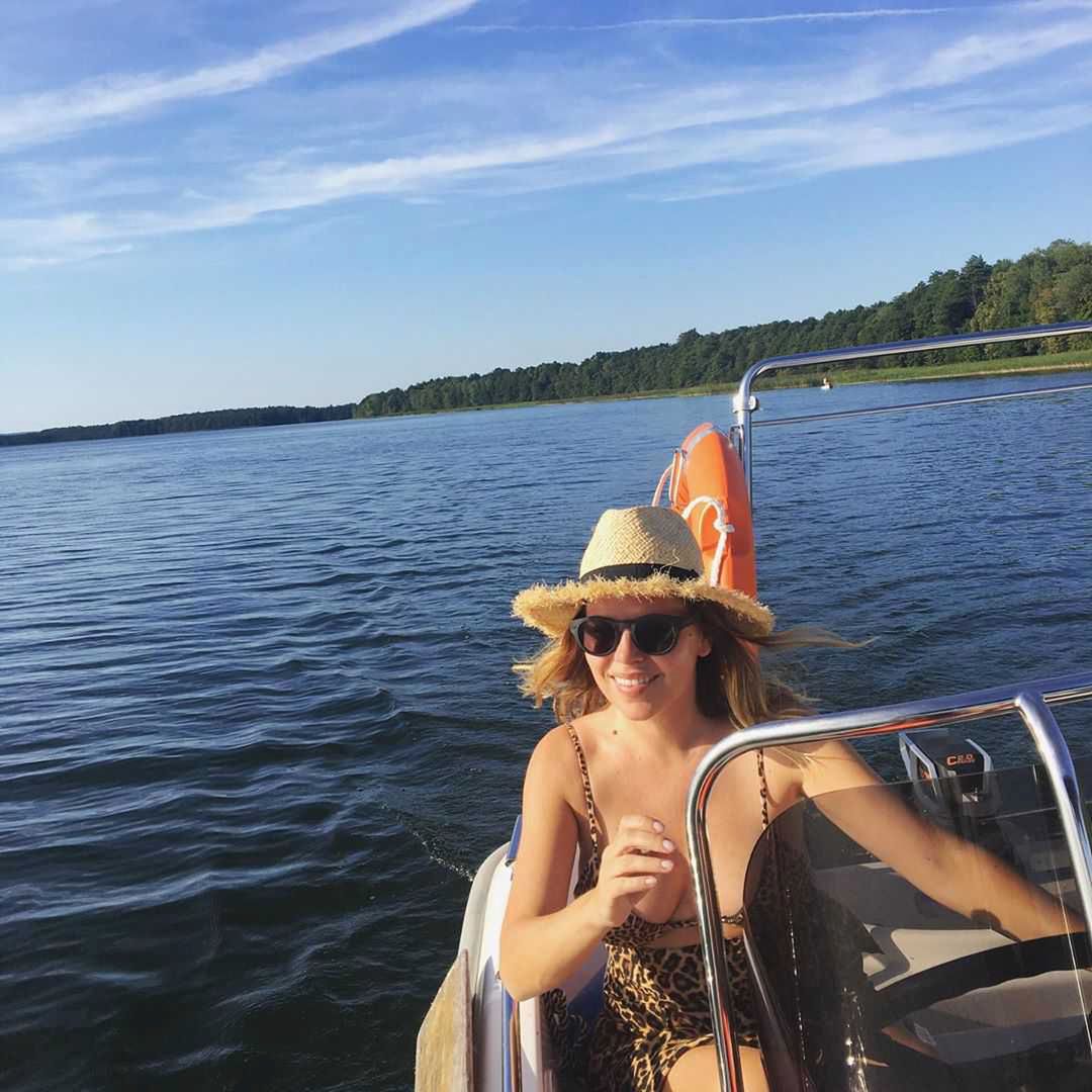 Aleksandra Kwaśniewska w stroju kąpielowym