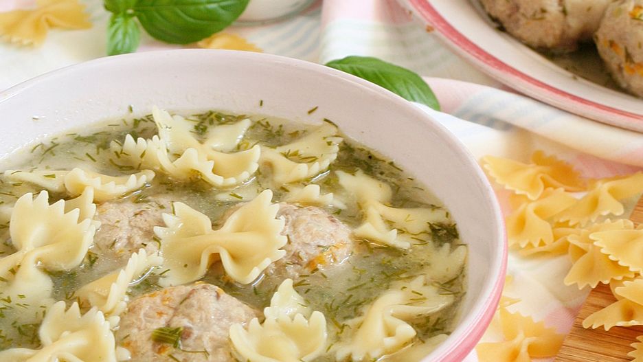 Zupa koperkowa z marchewkowymi pulpetami i makaronem