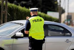 Pędził przez miasto i łamał przepisy. Potem dziękował policji za pomoc