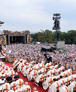 Rośnie liczba wiernych Kościoła katolickiego. Spada liczba powołań