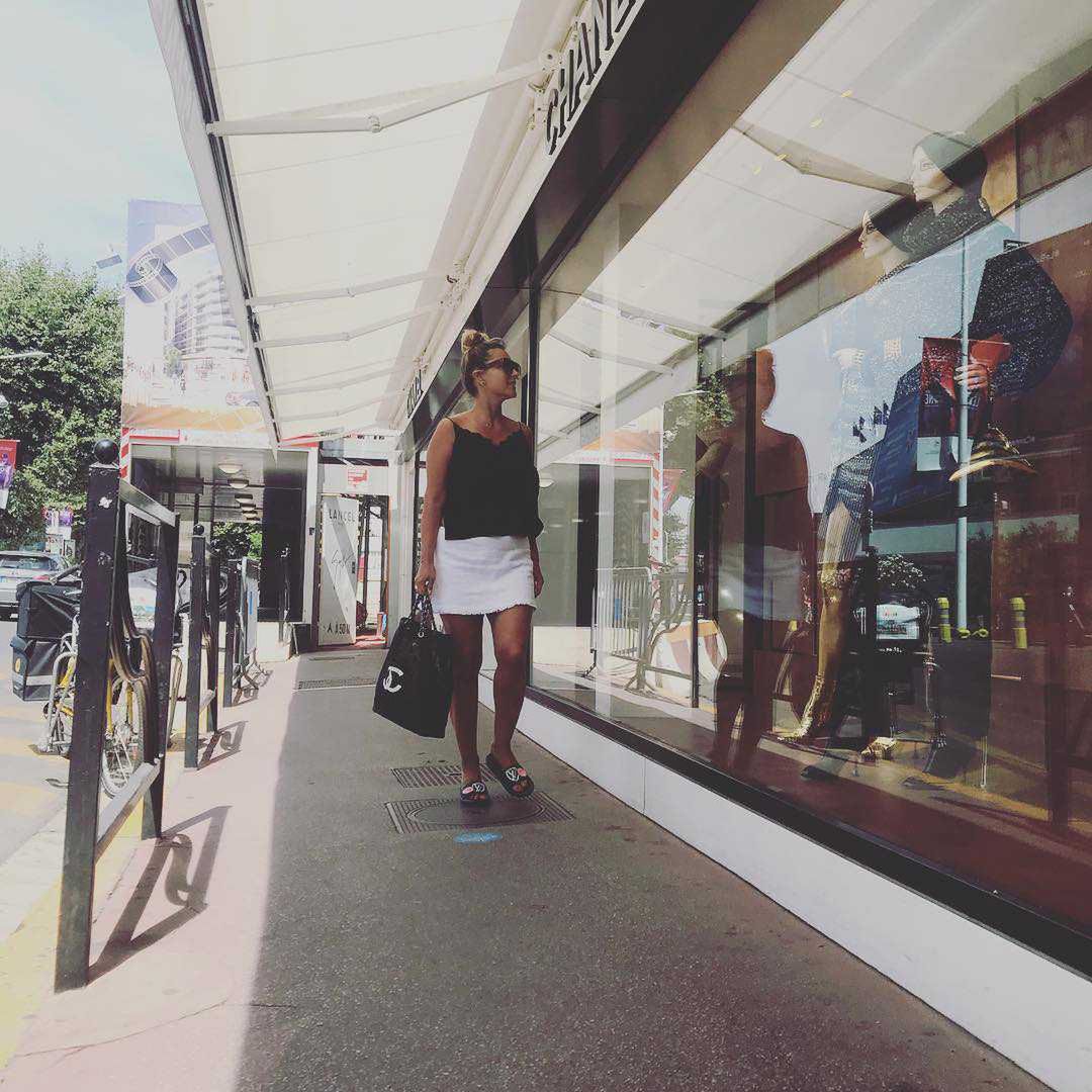 Karolina Szostak na zakupach