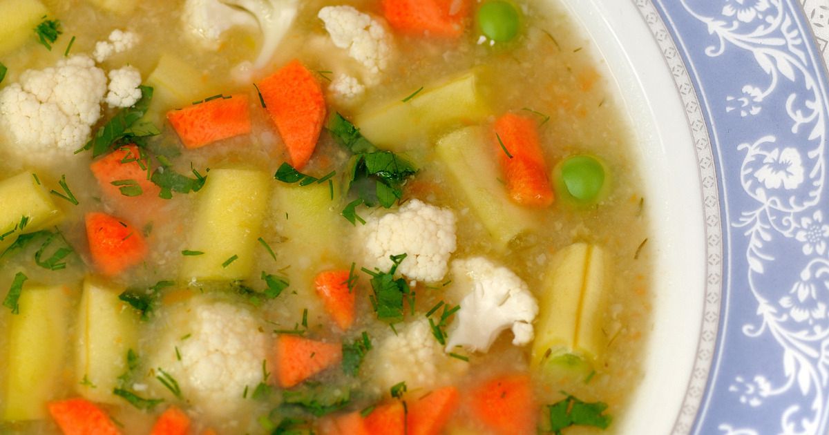 Jarzynowa zupa na rosole to idealny pomysł na szybki obiad - Pyszności;