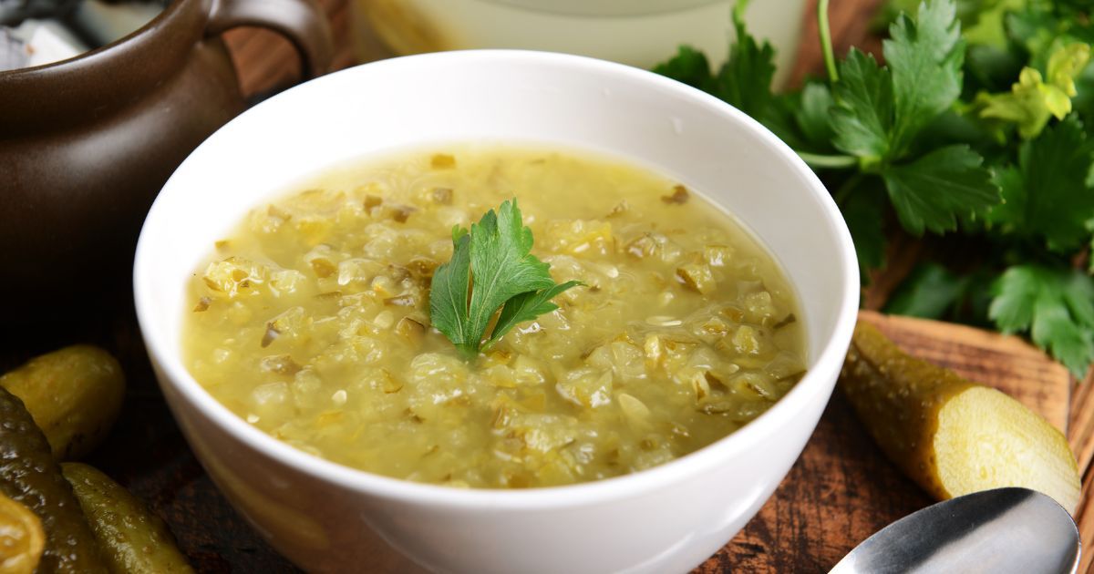 Zupa ogórkowa - Pyszności; Foto: Canva.com
