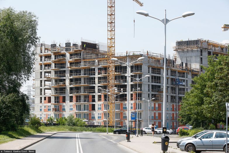Gminne budownictwo w Polsce już od dłuższego czasu przechodzi spory kryzys. 