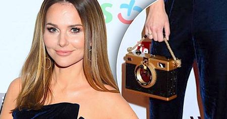 Paulina Sykut oczarowała stylizacją na premierze filmu "Narzeczony na niby". Jej torebka-aparat to małe cudo! Wiemy gdzie można ją kupić