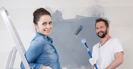 Malowanie ścian: co warto wiedzieć o farbie lateksowej?