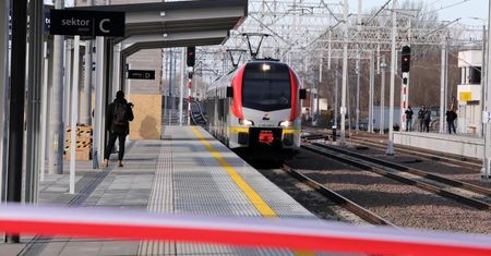 Po 24 latach podróżni ponownie mogą korzystać ze stacji kolejowej Warszawa Główna