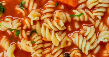 Nie tylko pomidorówka. Najtrudniejszy quiz o zupach