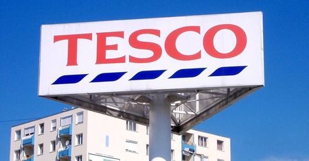 Tesco sięga po znane nazwiska. Pod koniec roku wyda ich książkę