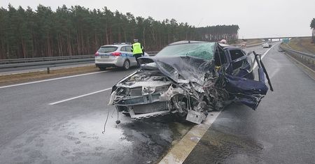 Wjechał pod prąd na trasę S3 i spowodował wypadek. Jedna ofiara śmiertelna