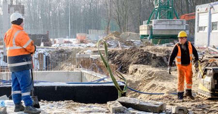 PKB zaskoczył ekonomistów. Tłumaczą to słabszą konsumpcją i hamowaniem inwestycji