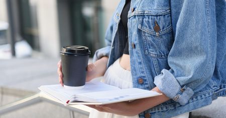 Styl oversize zawsze modny - jak go nosić?