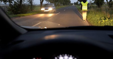 Najprostszy odblask uchroni od wysokiego mandatu. Jego rola jest nieoceniona dla kierowców