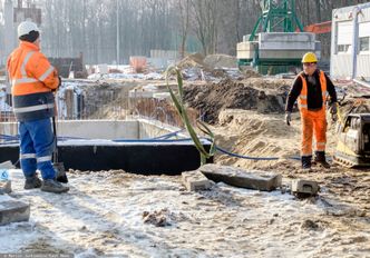 PKB zaskoczył ekonomistów. Tłumaczą to słabszą konsumpcją i hamowaniem inwestycji